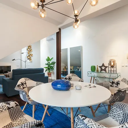 Casa Da Barroca: Spacious A-location Designer Loft Apartment *